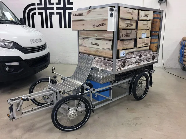 XYZ CARGO FOURWHEELER - with insulated box, actively cooled